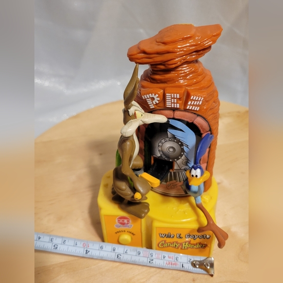 Pez 1998 Looney Tunes Wile E. Coyote and Road Runner Candy Hander - Picture 12 of 12